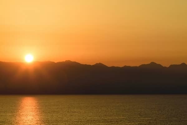 vakantie Albanië © Sunrise over Albania / Joe de Sousa