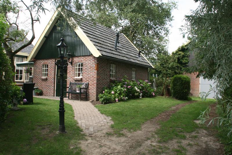 581104_240673992717084_1479389271_n-1