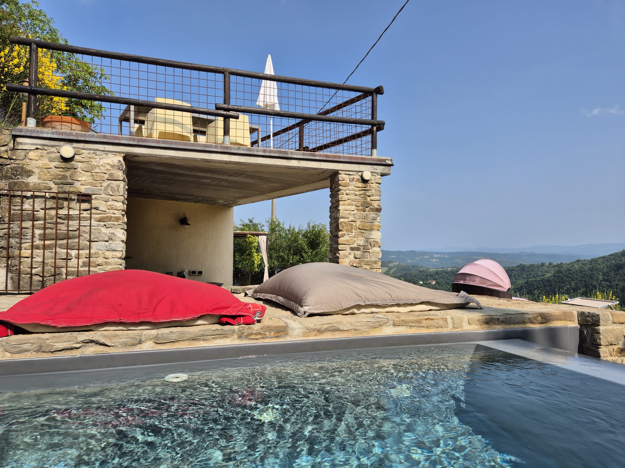 2025-piscina-con-vista