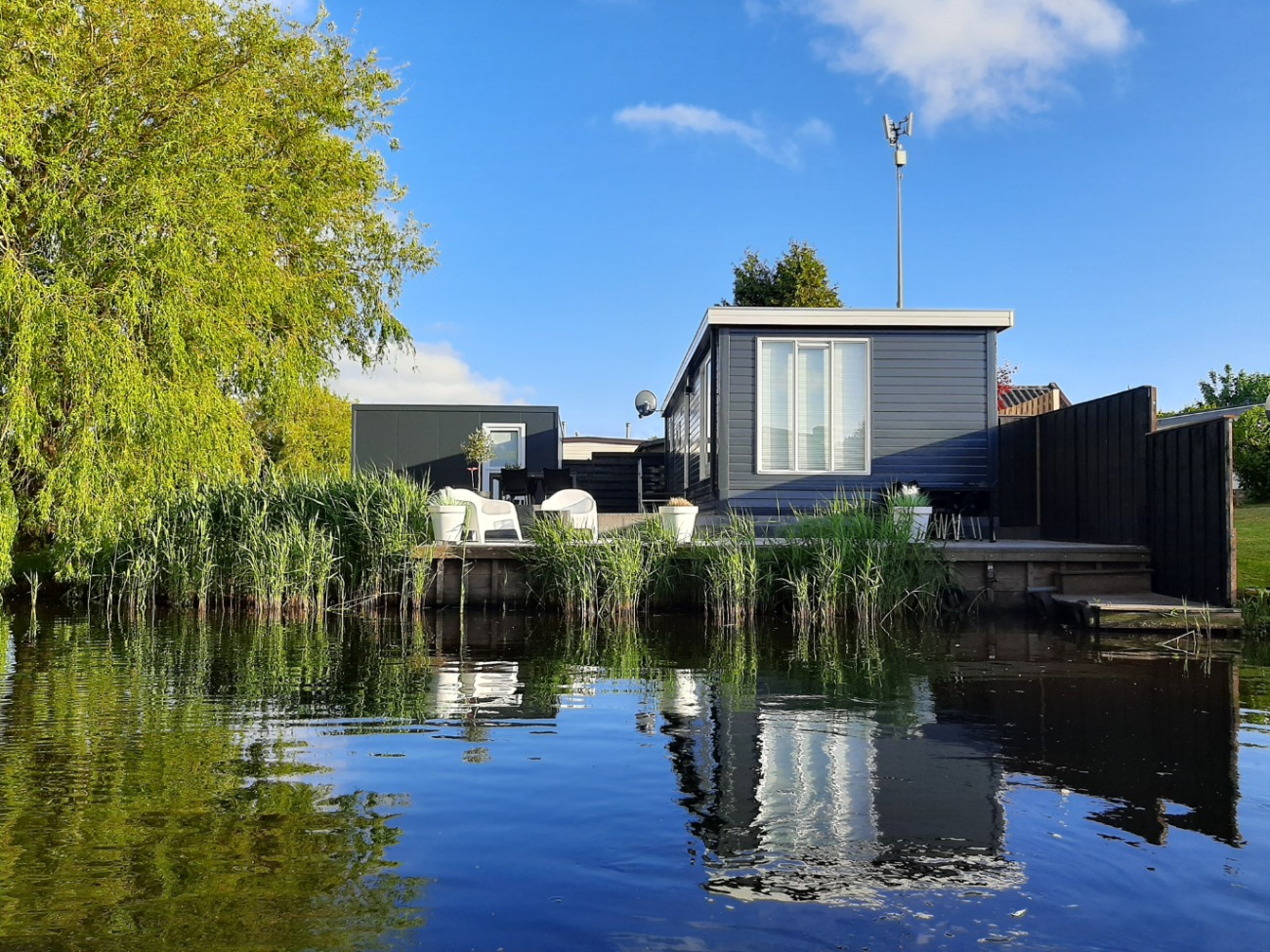 chalet-v6-gestrand-aan-het-water-makkum